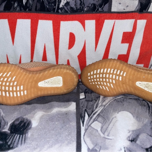 Yeezy 350 - Picture 6 of 7